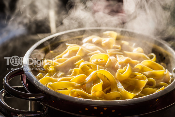 [Getty/iStockPhoto]  이탈리아의 시그니처 음식 파스타.  파스타의 대표적 종류가 스파게티다.