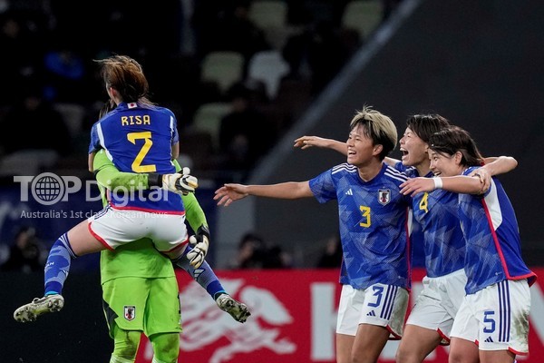환호하는 일본 여자대표팀 선수들