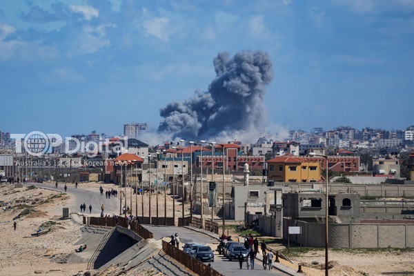 팔레스타인 가자지구에서 이스라엘의 공습 뒤 연기가 피어오르고 있다. [사진=AP/연합뉴스]